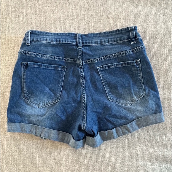 Women’s Denim Distressed Cuffed Shorts. Size Medium - Picture 5 of 8